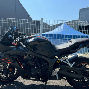 혼다 cbr650r 2022년식 블랙팝니다