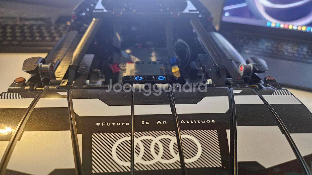 [레고테크닉] 42160 아우디 Q e-Tron팝니다--1