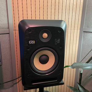 KRK V6S4 모니터 스피커 판매합니다.