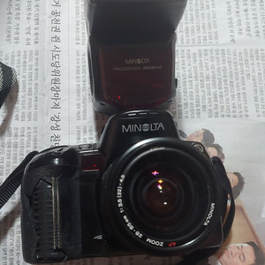 미놀타 DYNAX 800si 필름카메라 팝니다..