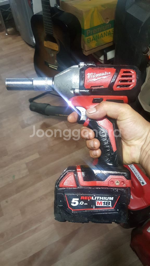 밀워키미드토크임팩렌치 M18 배터리포함--5