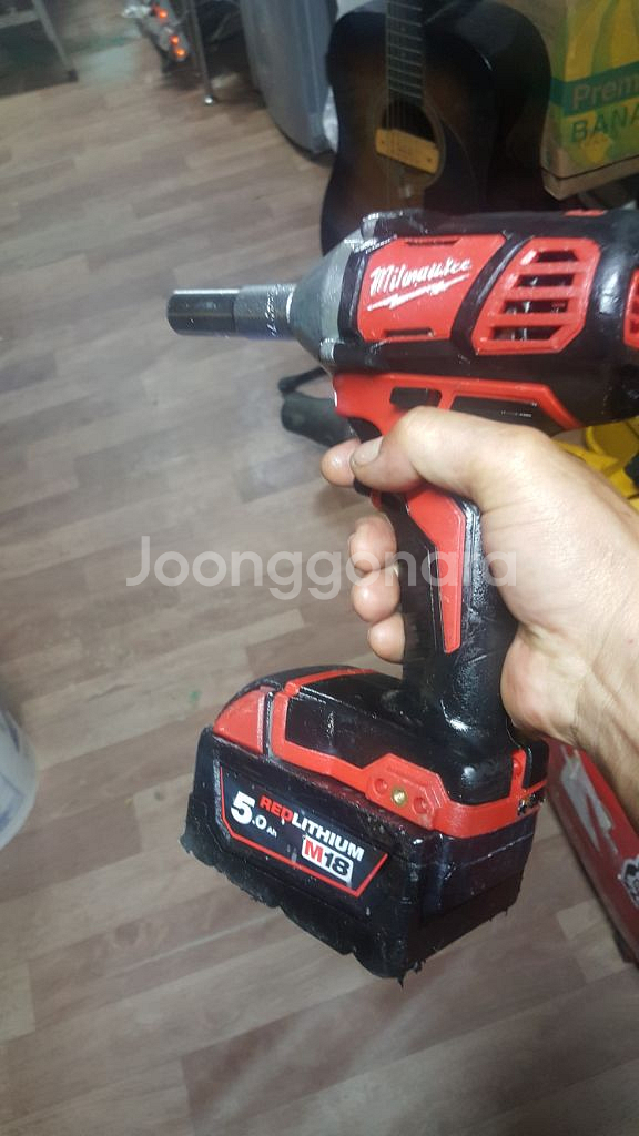 밀워키미드토크임팩렌치 M18 배터리포함--7