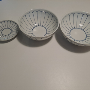 다양한 사이즈 예쁜 일본 그릇 3개 세트