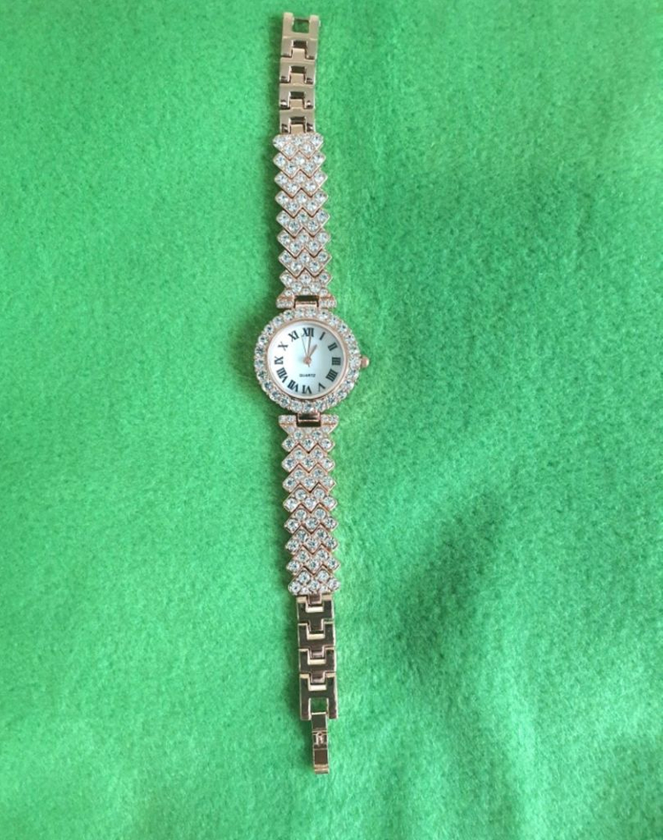 큐빅 시계 미착용--1