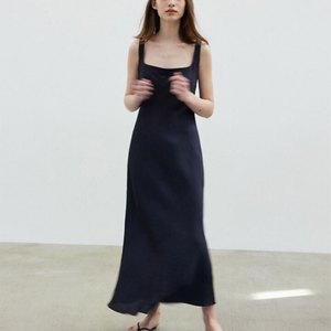 하베크 > Square-neck silky dress