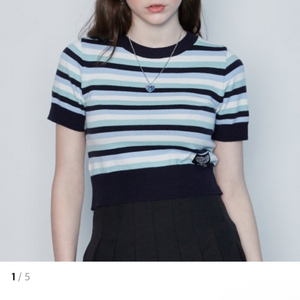 [새상품]러브이즈트루IN STRIPE CROP KNIT