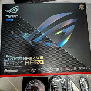 ASUS ROG X570 다크 히어로