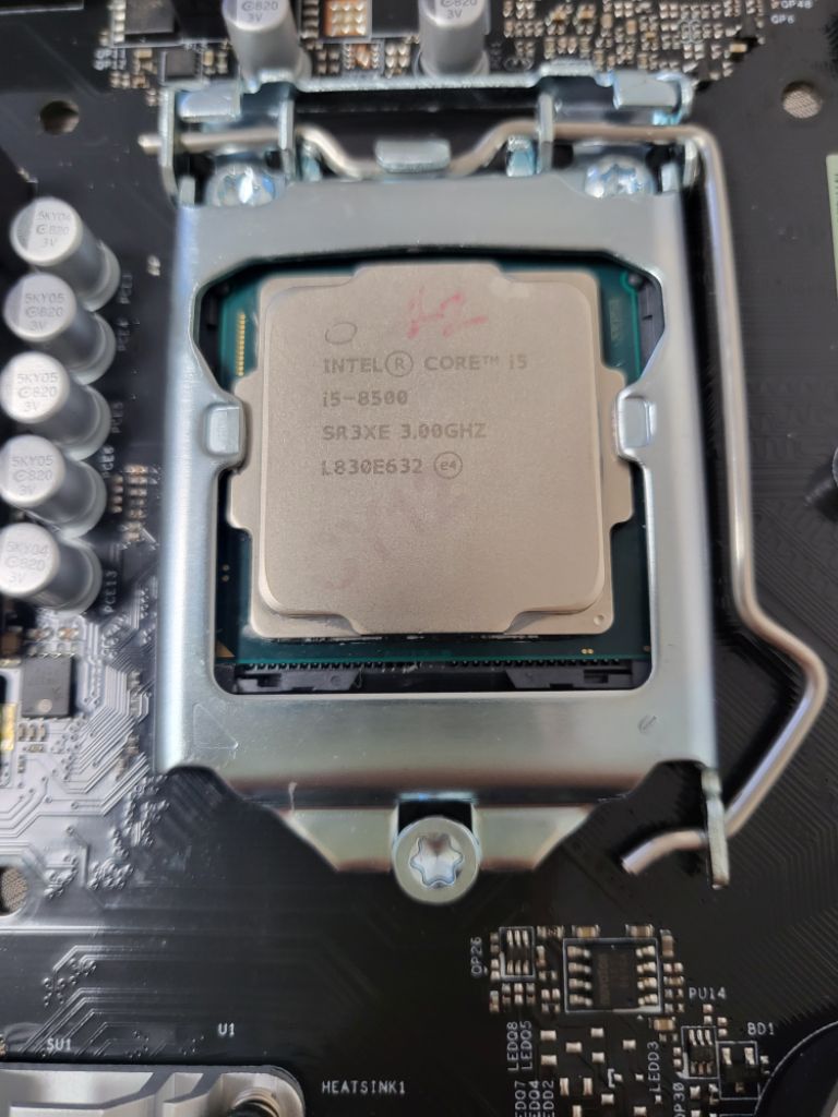 CPU (i5-8500) + 기본쿨러