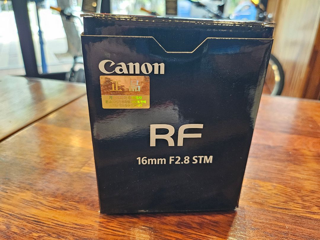 캐논 RF 16mm F2.8 STM 렌즈 판매합니다.