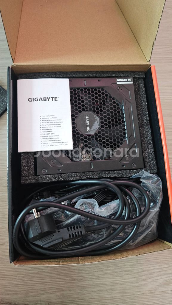 기가바이트 UD750GM 파워서플라이--1