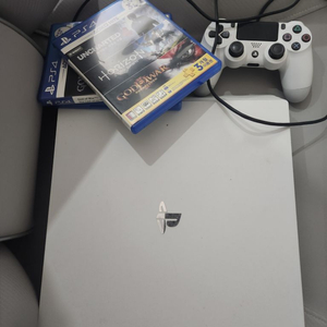 ps4 pro 팝니당 (cd3개포함)