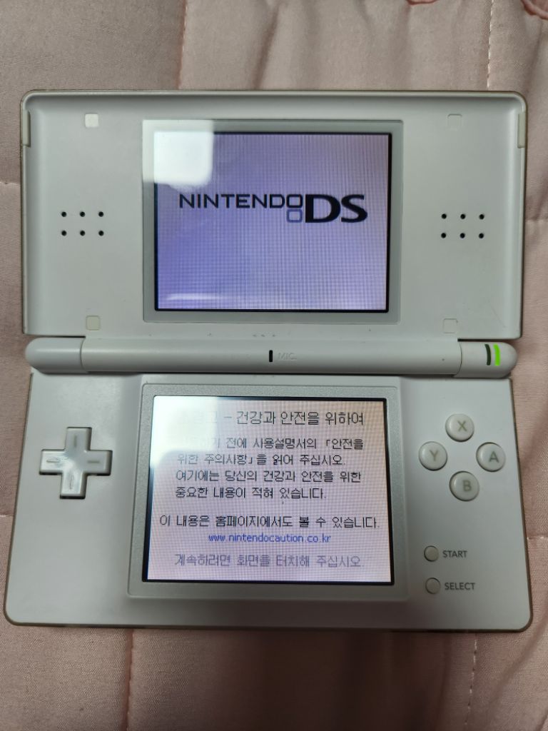 닌텐도 ds lite 싸게팝니다.