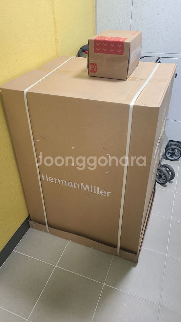 (미개봉) 허먼 밀러 뉴에어론 풀옵션 + 헤드레스트--0