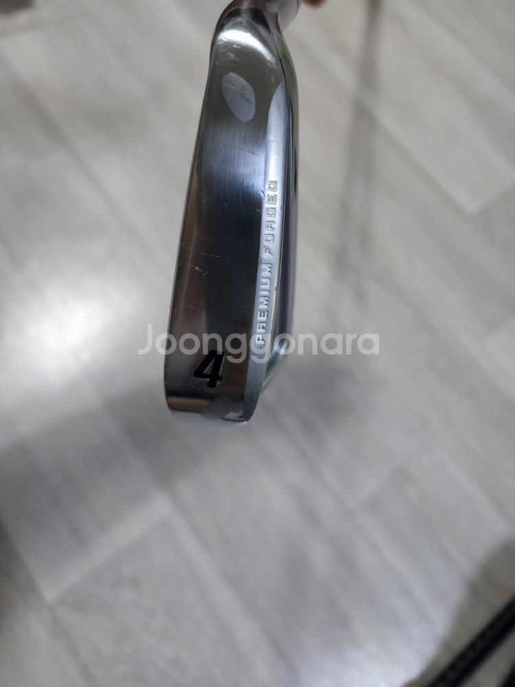투어스테이지 4번 아이언 팝니다.--1