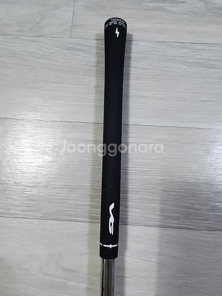 투어스테이지 4번 아이언 팝니다.--3