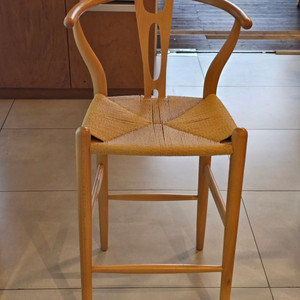 새것 같은 원목 라탄 홈바 편한 의자(바체어)