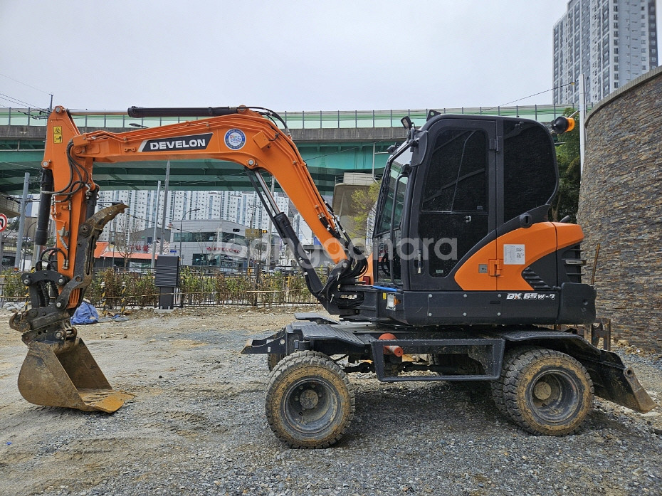 두산 타이어식 3W 굴삭기 매매 DX65W 회링풀셋--1