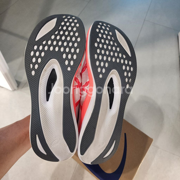 아식스 카본화 매직스피드3. 280--6