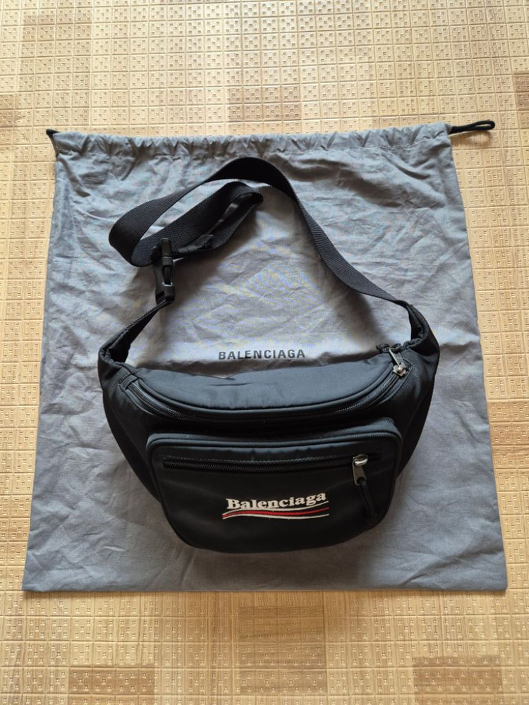 발렌시아가 웨이브로고 힙색 팝니다--2