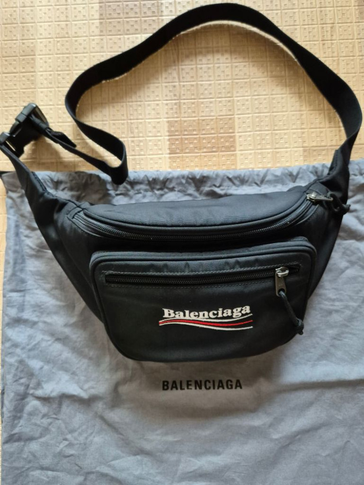 발렌시아가 웨이브로고 힙색 팝니다--5