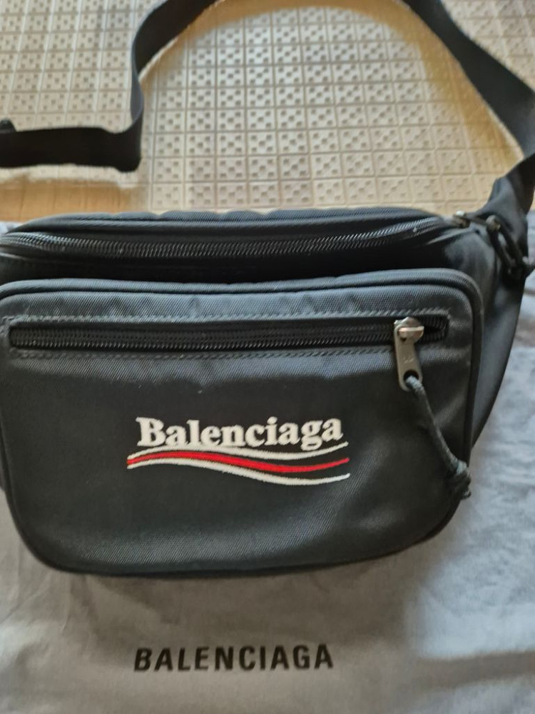 발렌시아가 웨이브로고 힙색 팝니다--6