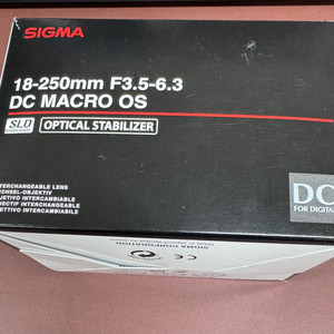 시그마 18-250mm F3.5-6.3 DC Micro