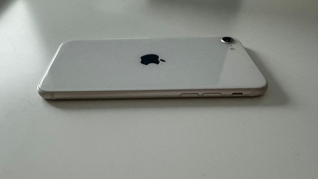 애플 아이폰SE3 128기가 팝니다!!--2