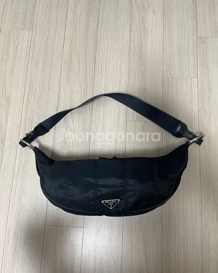 프라다 블랙 반달 숄더백,바디백--1
