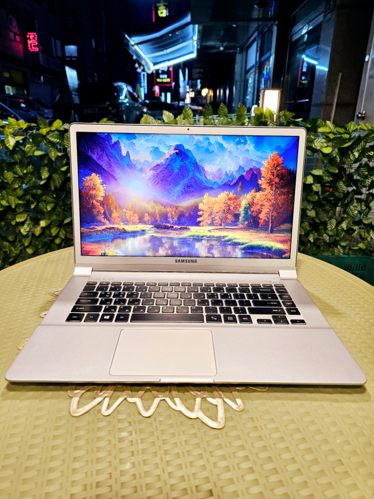 슬림형 삼성 고성능 i7 노트북(16GB,외관아주깨끗)