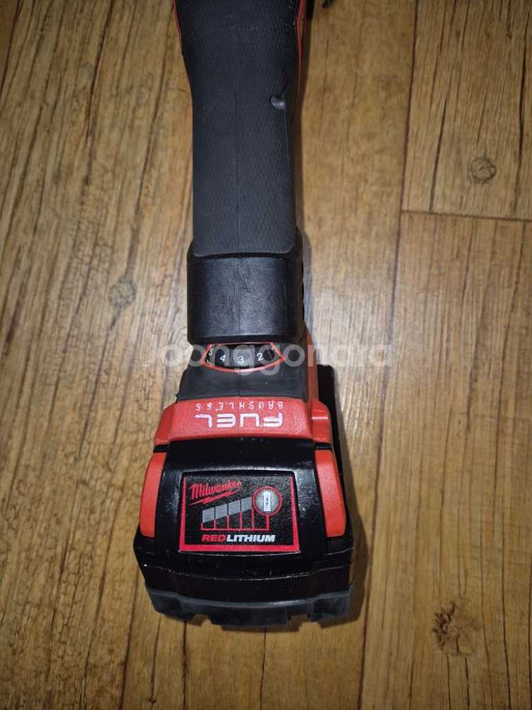 밀워키 충전그라인더 M18 FSAGV100X PDB배터--5