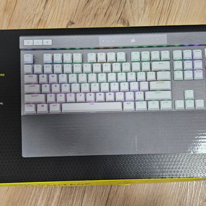 k70 pro opx 화이트 키보드 팝니다. (미사용)