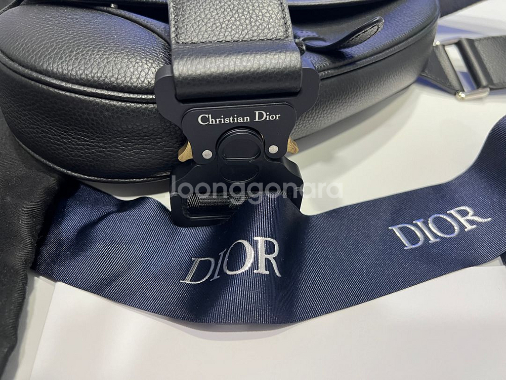 디올 새들백 블랙색상--2