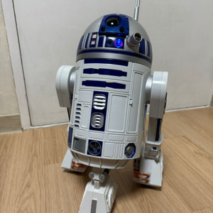 해즈브로 스타워즈 인터렉티브 R2D2 팝니다.