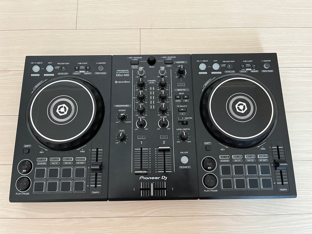 DDJ 400