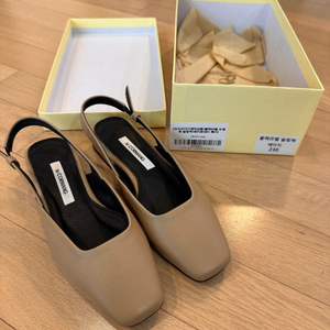 르꼬르망 블랙라벨 슬링백 베이지 230