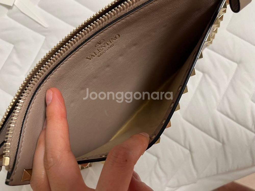 발렌티노 락스터드 파우치--5