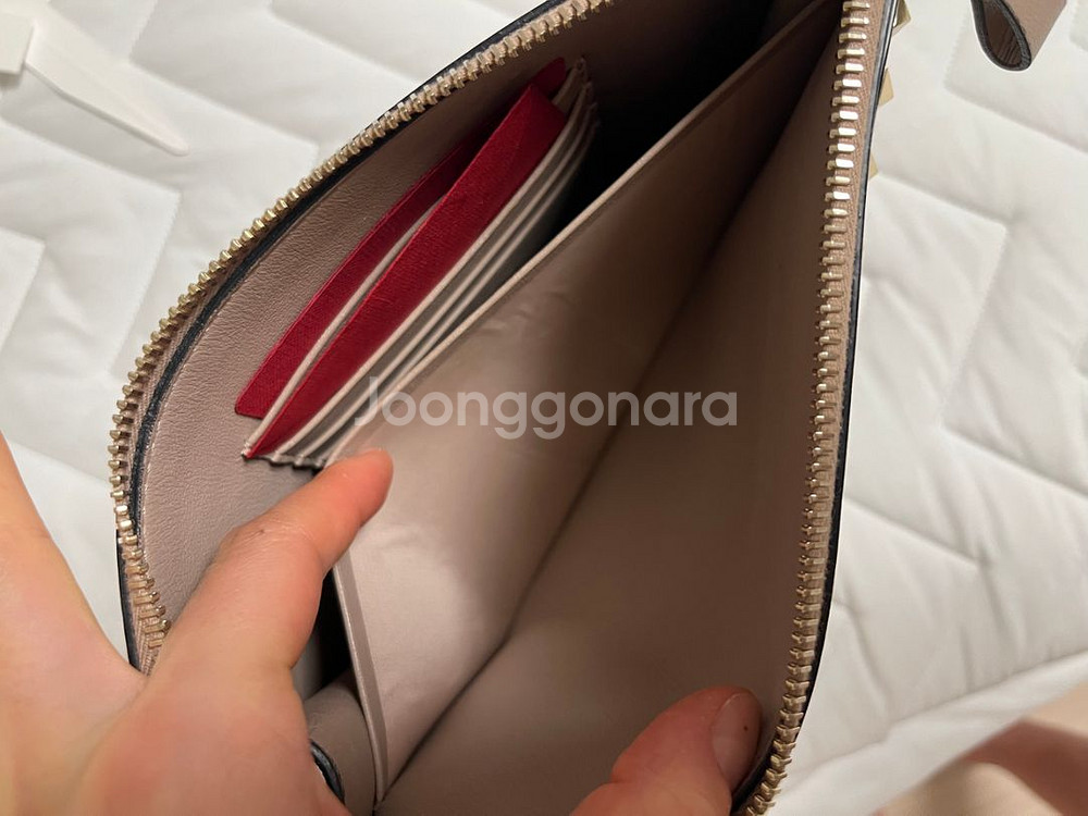 발렌티노 락스터드 파우치--2