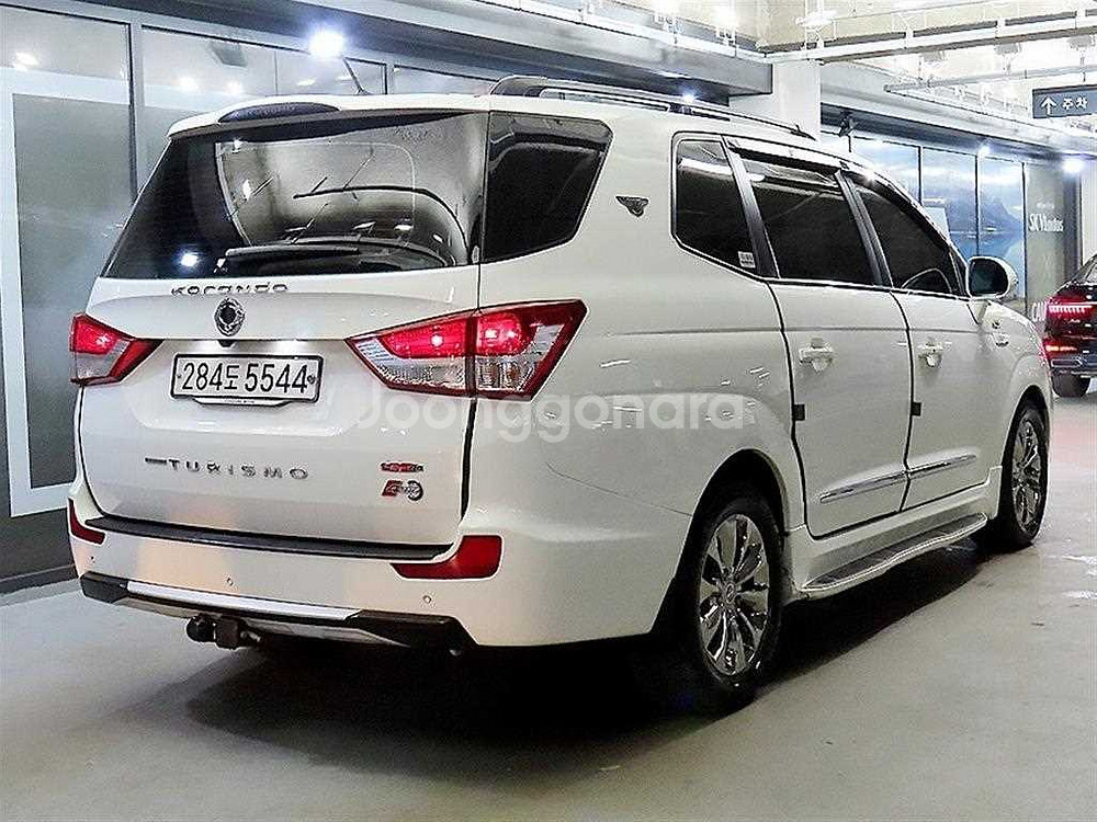 @16년식 코란도 투리스모 2.2 4WD 11인승 T--3