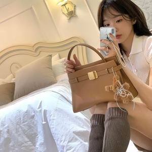 쿠론 강민경 가방