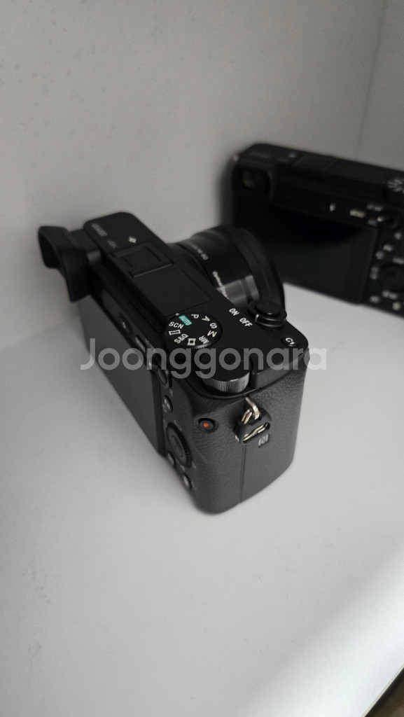 소니 a6400+ 16-50 렌즈 + 배터리 2개--1