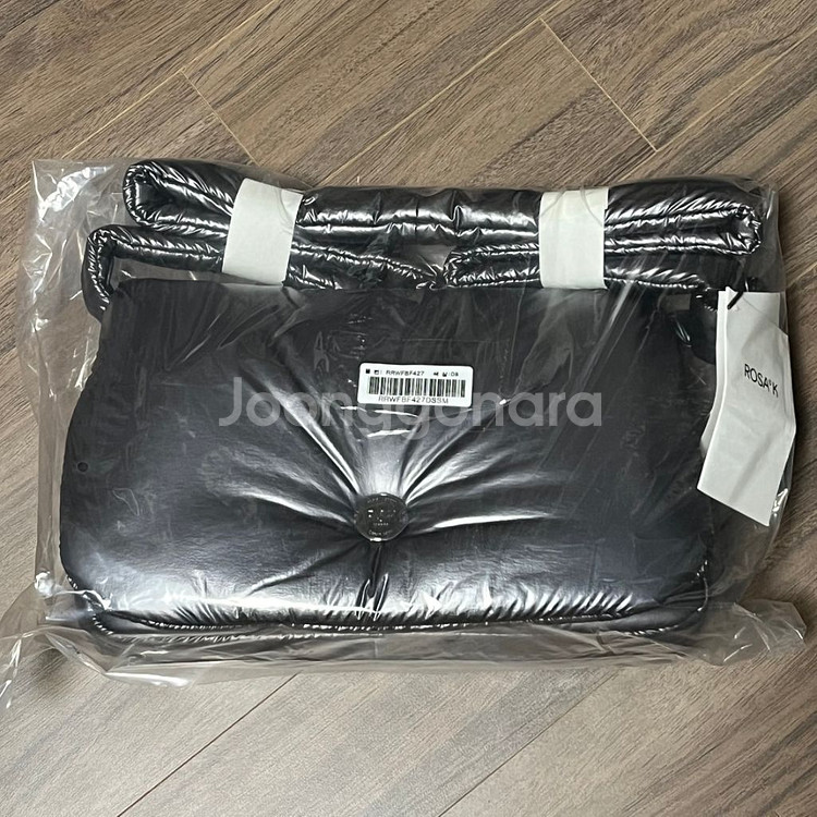 (새상품)로사케이 누볼라 플랩 크로스 패딩백 나일론--1