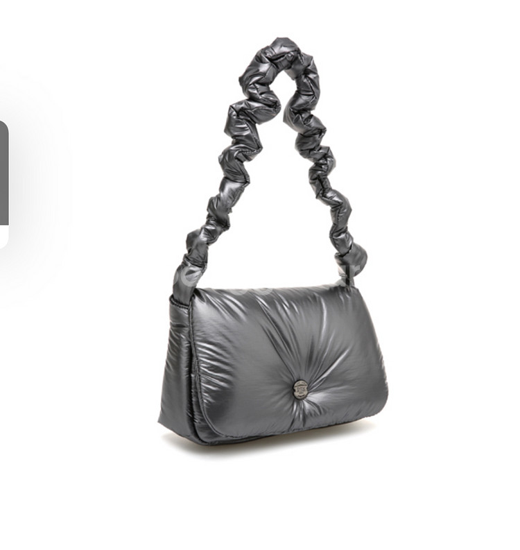 (새상품)로사케이 누볼라 플랩 크로스 패딩백 나일론--4