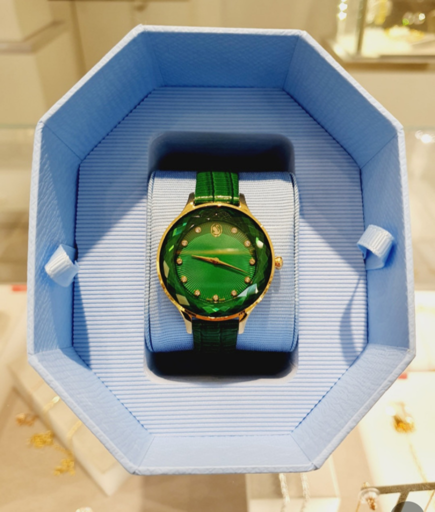 새제품)스와로브스키 신상 시계 정품