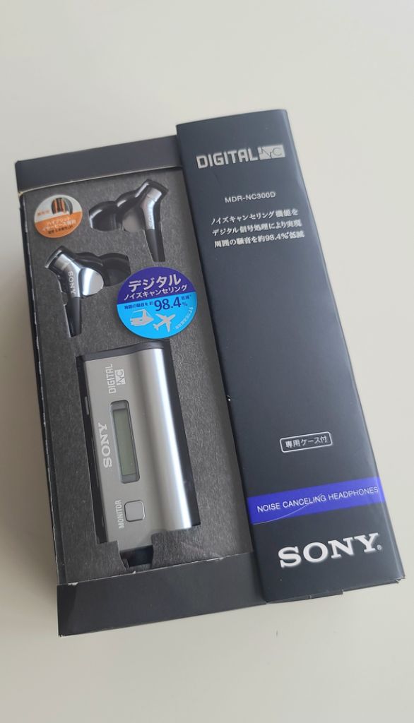 デジタルノイズキャンセリングイヤフォンMDR-NC300D 廃盤品 SONY MDR