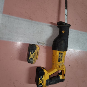 디월트 무선컷쏘(dewalt dcs380)