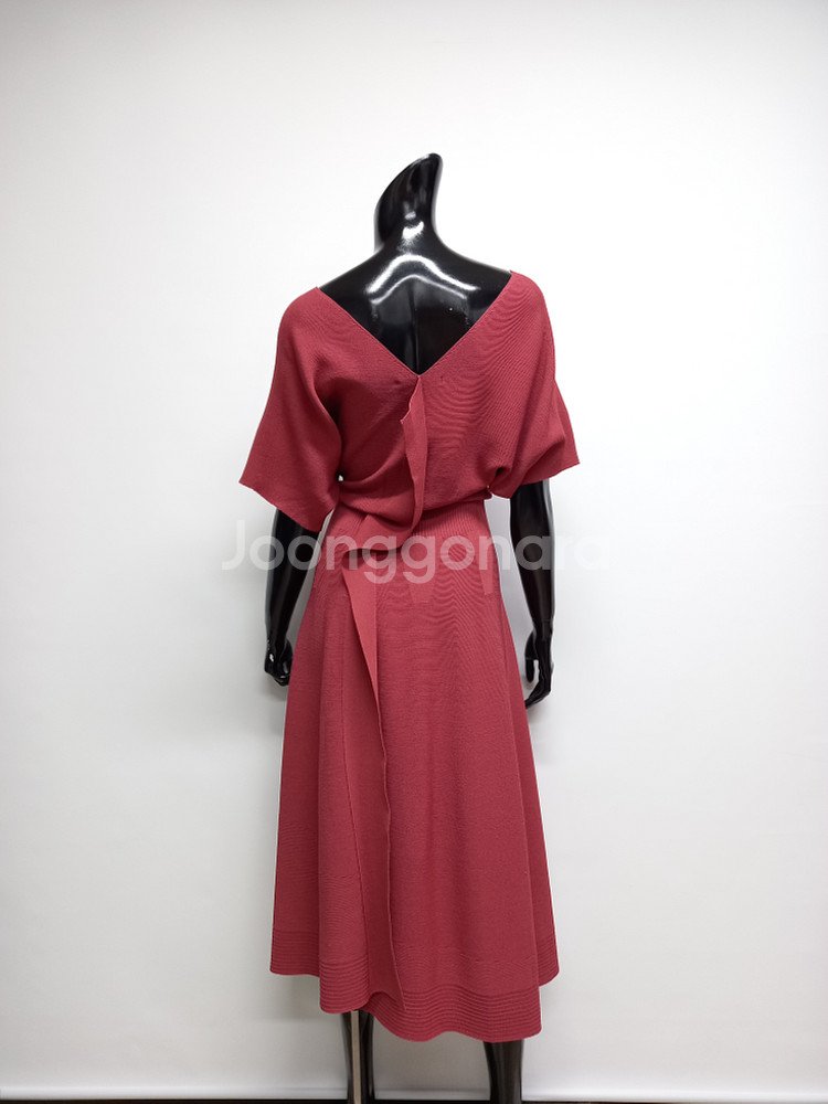 새 더 아이잗컬렉션 홀가먼트 춘하 니트 맥시원피스 55--1