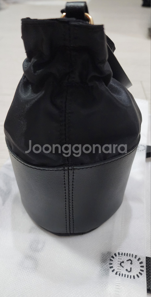 에가든 소가죽 스트랩 버킷 파우치 가방 새상품--1