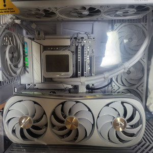 RTX4090 조탁 화이트 에어로 익스트림 팔거나 교환