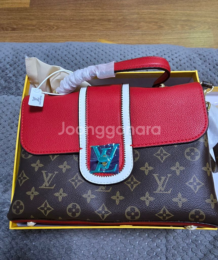 루이비통 핸드백 팝니다--4