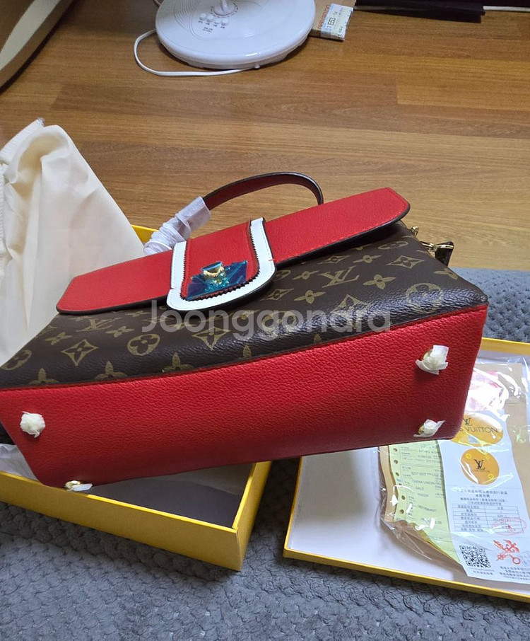 루이비통 핸드백 팝니다--6